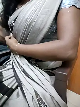 Snapshot of Tamilmallu-duskygirl03 chatting on 3, 12, 2025 Tamilmallu-duskygirl03 online show from 3, 12, 2025