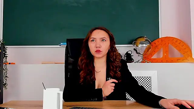 AnnaJonson online show from 6, 11, 2025