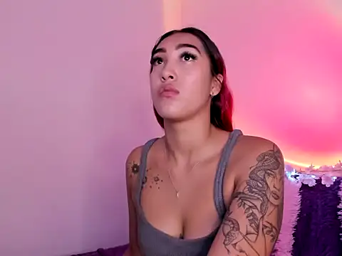 Snapshot of HeidyRousse chatting on 15, 11, 2025 HeidyRousse online show from 15, 11, 2025