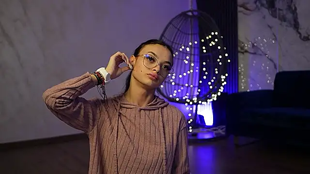 RachelRavee online show from 10, 2, 2026