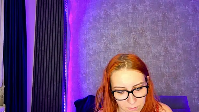 scarleteyes  online show from 3, 11, 2025