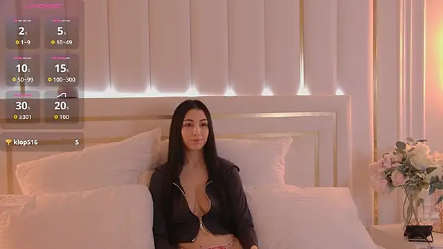 Snapshot of BettyLeen chatting on 9, 10, 2025 BettyLeen online show from 9, 10, 2025