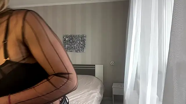 Snapshot of JadeExxa chatting on 4, 11, 2025 JadeExxa online show from 4, 11, 2025