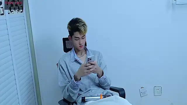 sexyboy-lele online show from 18, 10, 2025