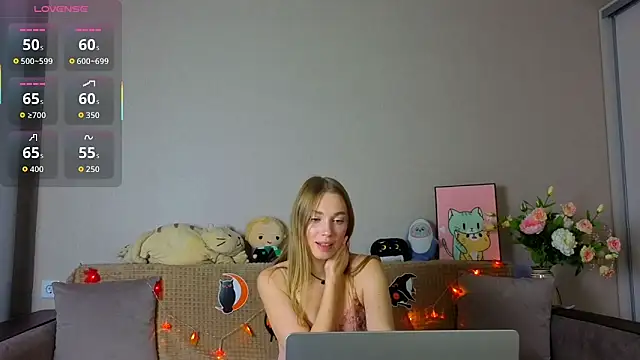 Snapshot of ElizaPurrr chatting on 26, 10, 2025 ElizaPurrr online show from 26, 10, 2025