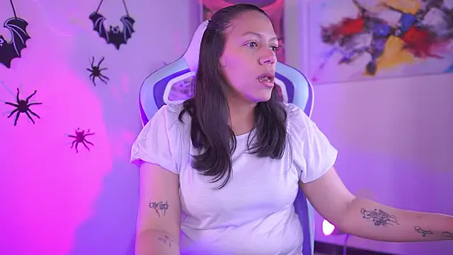 Snapshot of Cielo_Andrade chatting on 15, 10, 2025 Cielo Andrade online show from 15, 10, 2025