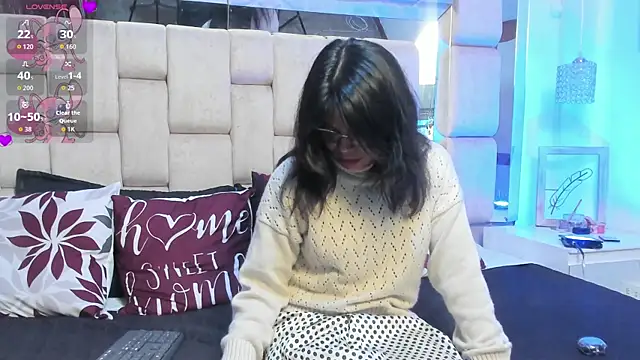 Snapshot of KimiAnal chatting on 8, 11, 2025 KimiAnal online show from 8, 11, 2025