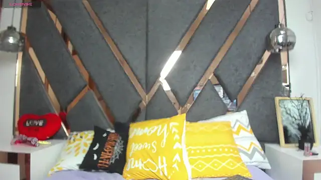 Snapshot of KimiAnal chatting on 18, 11, 2025 KimiAnal online show from 18, 11, 2025