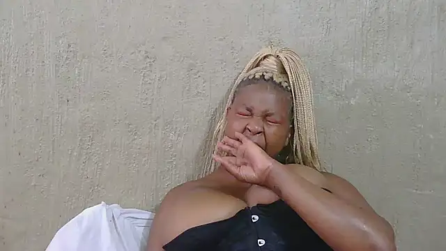 ZuriVixen online show from 18, 10, 2025