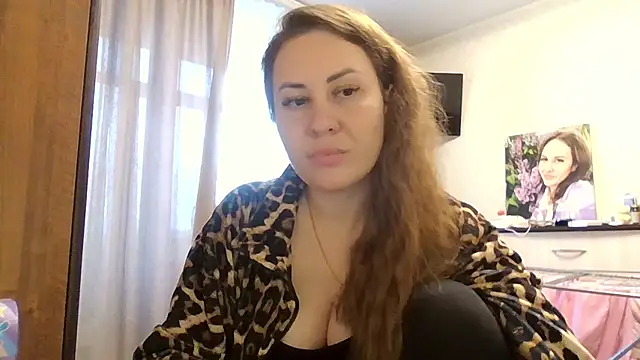 Snapshot of MeadowEyes chatting on 21, 10, 2025 MeadowEyes online show from 21, 10, 2025