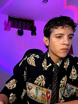 Snapshot of tylernova chatting on 12, 10, 2025 tylernova online show from 12, 10, 2025