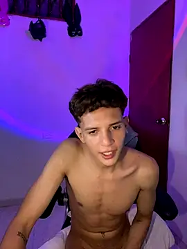 Snapshot of tylernova chatting on 14, 10, 2025 tylernova online show from 14, 10, 2025