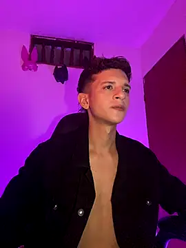 Snapshot of tylernova chatting on 16, 10, 2025 tylernova online show from 16, 10, 2025