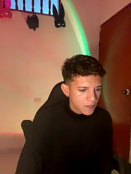 Snapshot of tylernova chatting on 18, 10, 2025 tylernova online show from 18, 10, 2025