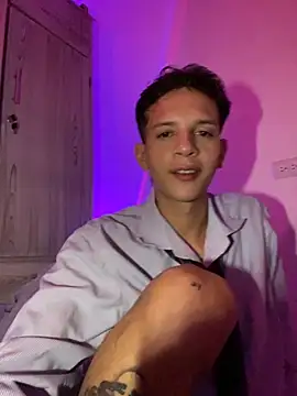 Snapshot of tylernova chatting on 20, 10, 2025 tylernova online show from 20, 10, 2025