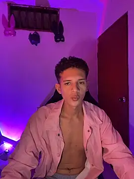 Snapshot of tylernova chatting on 21, 10, 2025 tylernova online show from 21, 10, 2025