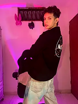 Snapshot of tylernova chatting on 26, 10, 2025 tylernova online show from 26, 10, 2025