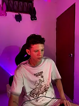 Snapshot of tylernova chatting on 27, 10, 2025 tylernova online show from 27, 10, 2025