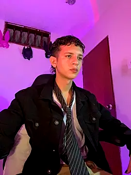 Snapshot of tylernova chatting on 31, 10, 2025 tylernova online show from 31, 10, 2025