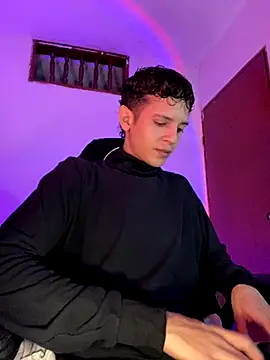 Snapshot of tylernova chatting on 4, 11, 2025 tylernova online show from 4, 11, 2025