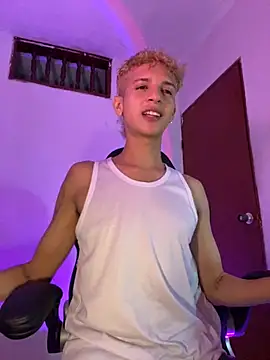 Snapshot of tylernova chatting on 10, 11, 2025 tylernova online show from 10, 11, 2025