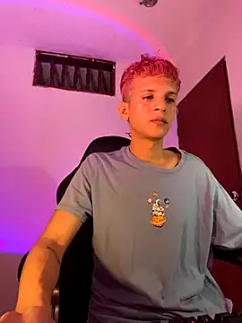 Snapshot of tylernova chatting on 14, 11, 2025 tylernova online show from 14, 11, 2025