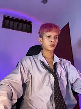 Snapshot of tylernova chatting on 17, 11, 2025 tylernova online show from 17, 11, 2025