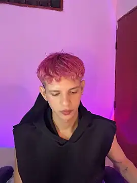 Snapshot of tylernova chatting on 18, 11, 2025 tylernova online show from 18, 11, 2025