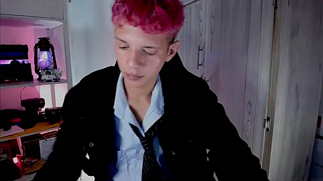 Snapshot of tylernova chatting on 21, 11, 2025 tylernova online show from 21, 11, 2025