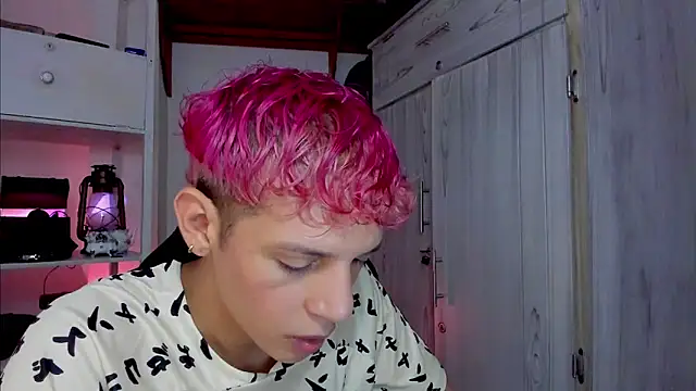 Snapshot of tylernova chatting on 23, 11, 2025 tylernova online show from 23, 11, 2025