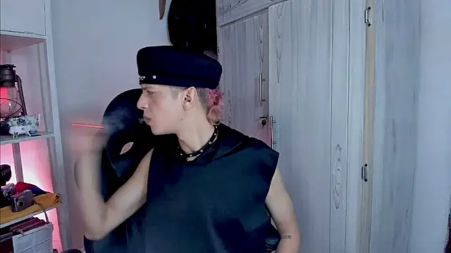 Snapshot of tylernova chatting on 24, 11, 2025 tylernova online show from 24, 11, 2025