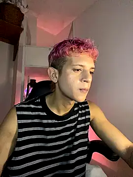 Snapshot of tylernova chatting on 25, 11, 2025 tylernova online show from 25, 11, 2025