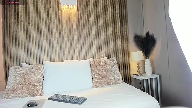 VanneCamiel online show from 7, 11, 2025