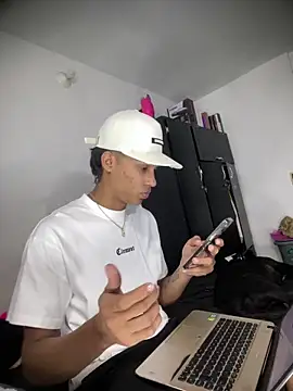 Snapshot of Gio_0324 chatting on 23, 10, 2025 Gio 0324 online show from 23, 10, 2025
