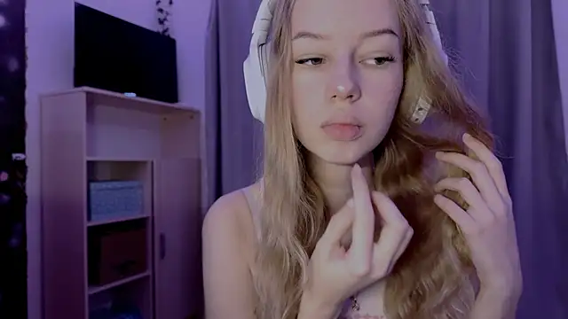 LunaCrave online show from 28, 10, 2025