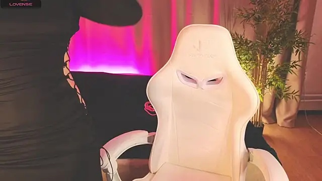 Snapshot of Rene_Shine chatting on 15, 3, 2026 Rene Shine online show from 15, 3, 2026