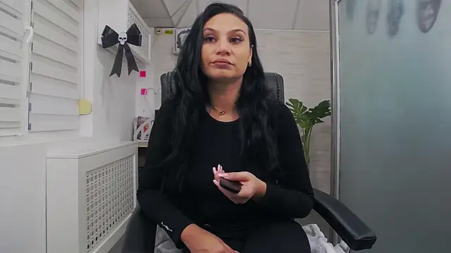 Snapshot of YaraXCox chatting on 30, 10, 2025 YaraXCox online show from 30, 10, 2025