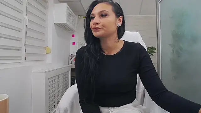 Snapshot of YaraXCox chatting on 7, 11, 2025 YaraXCox online show from 7, 11, 2025