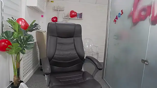 Snapshot of YaraXCox chatting on 13, 2, 2026 YaraXCox online show from 13, 2, 2026