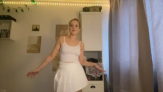 Snapshot of PettyKyper chatting on 17, 10, 2025 PettyKyper online show from 17, 10, 2025