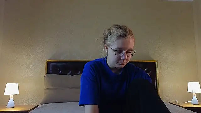 Snapshot of AlinaAldrete chatting on 17, 10, 2025 AlinaAldrete online show from 17, 10, 2025