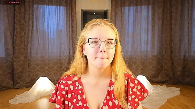 Snapshot of AlinaAldrete chatting on 30, 10, 2025 AlinaAldrete online show from 30, 10, 2025