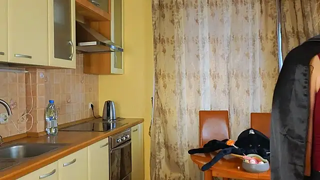 Snapshot of AlinaAldrete chatting on 31, 10, 2025 AlinaAldrete online show from 31, 10, 2025