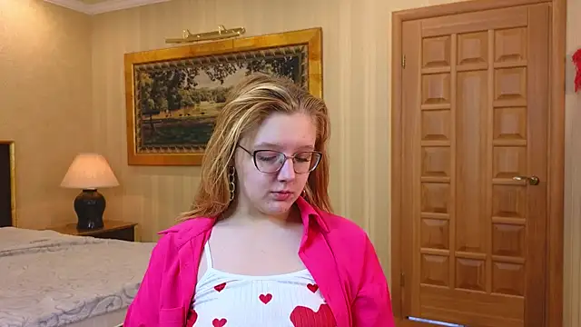 Snapshot of AlinaAldrete chatting on 15, 11, 2025 AlinaAldrete online show from 15, 11, 2025