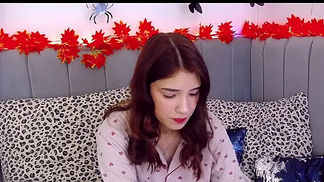 Snapshot of ArielLoove chatting on 11, 10, 2025 ArielLoove online show from 11, 10, 2025