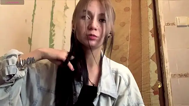 Snapshot of ArianeBhayani chatting on 9, 10, 2025 ArianeBhayani online show from 9, 10, 2025
