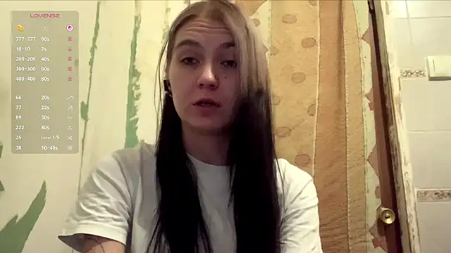 Snapshot of ArianeBhayani chatting on 11, 10, 2025 ArianeBhayani online show from 11, 10, 2025