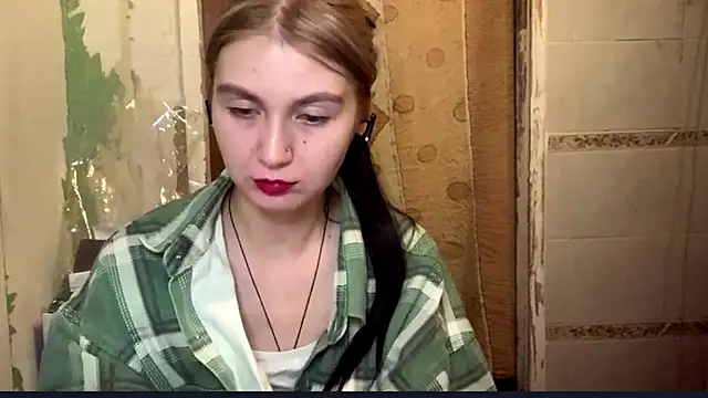 Snapshot of ArianeBhayani chatting on 24, 10, 2025 ArianeBhayani online show from 24, 10, 2025