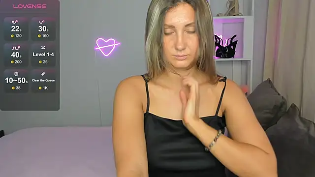 NikkiKiss   online show from 21, 10, 2025