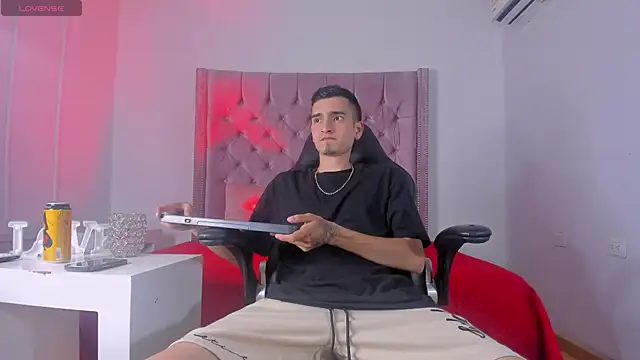 Ethan Boy  online show from 13, 10, 2025